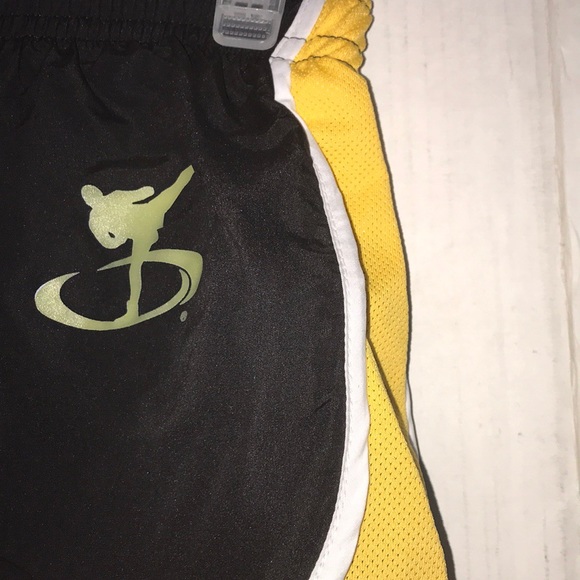 Team Tae Bo Fitness Tae Bo Velocity Short - Picture 2 of 5